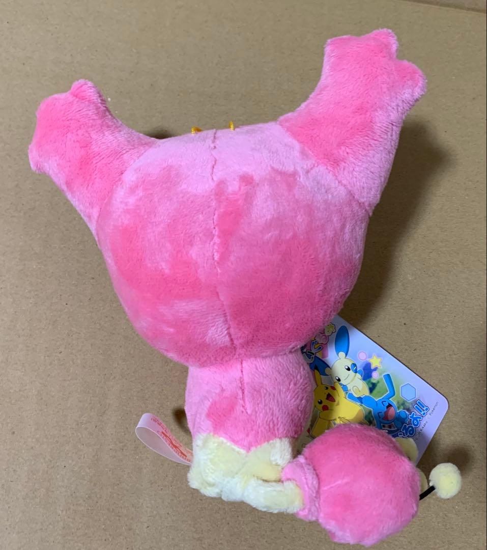 ポケモン　さわってならしてぬいぐるみ　エネコ