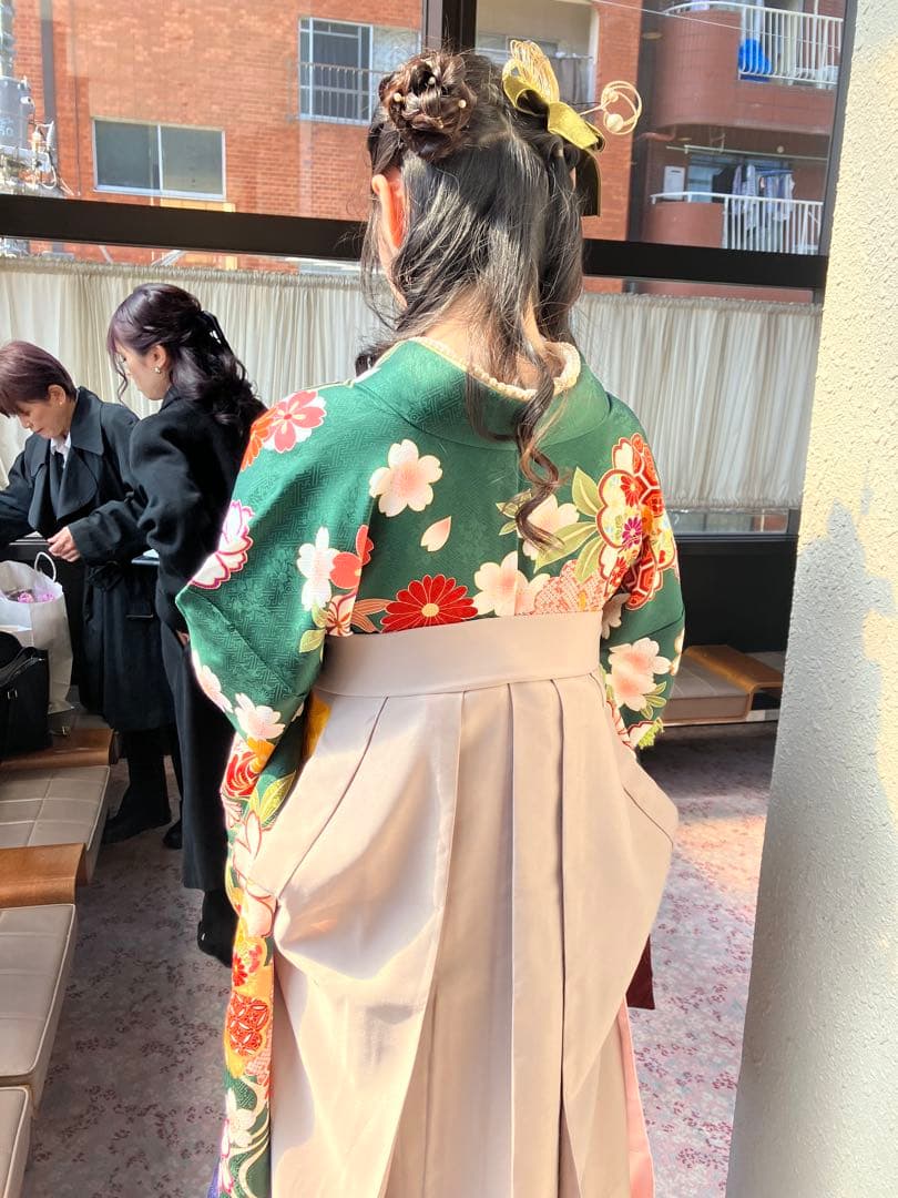 ☆*☆様 卒業式 正絹100%振袖20万 160センチ用 緑系 美品と長襦袢付き