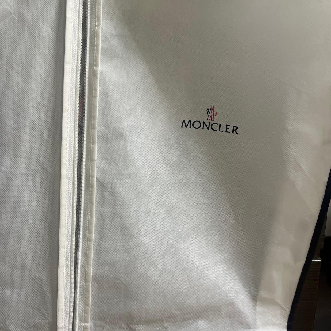 MONCLER ホワイト ガーメントバッグ　ハンガー付き