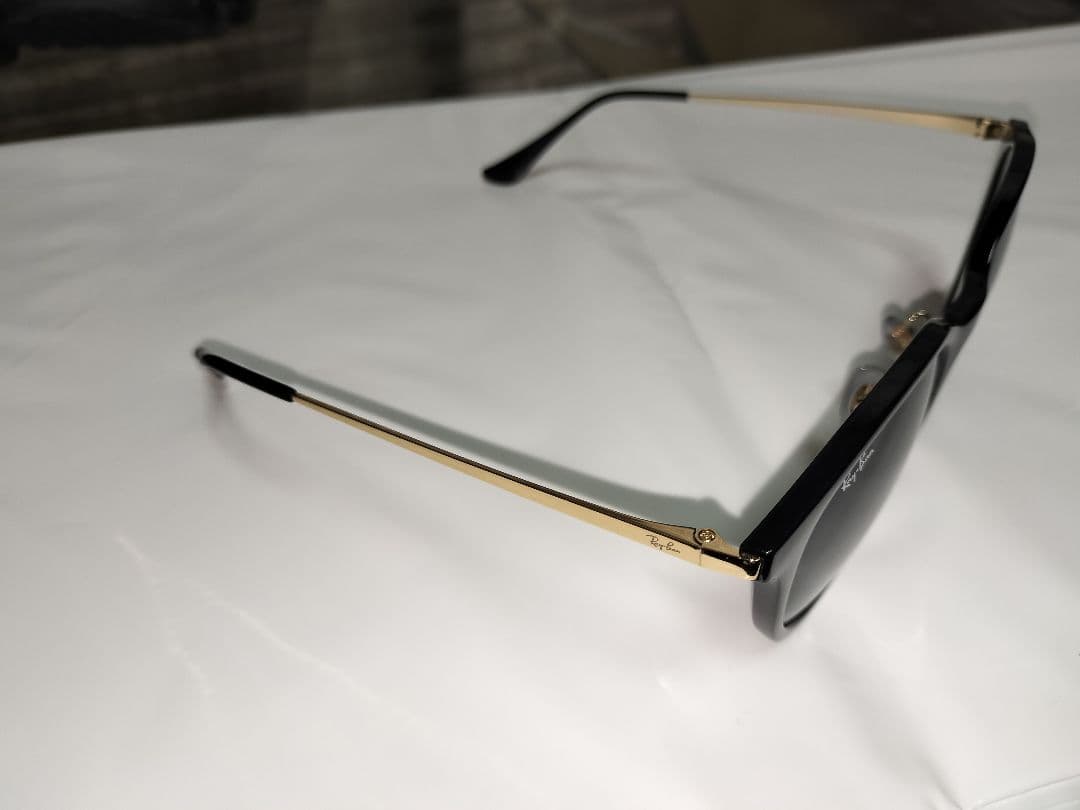 Ray-BanサングラスRB4334D ブラックレンズ　テンプルカラーゴールド