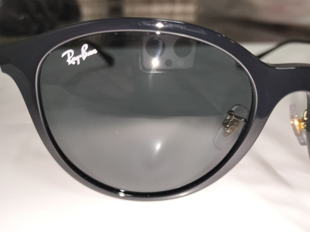Ray-BanサングラスRB4334D ブラックレンズ　テンプルカラーゴールド