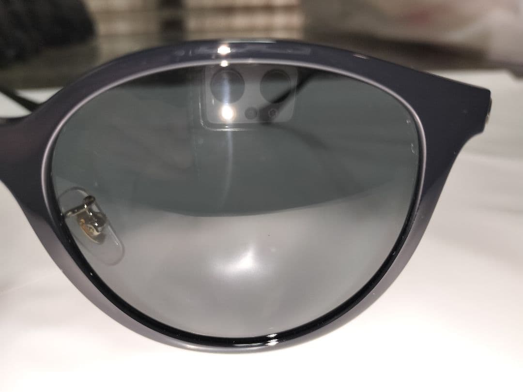 Ray-BanサングラスRB4334D ブラックレンズ　テンプルカラーゴールド