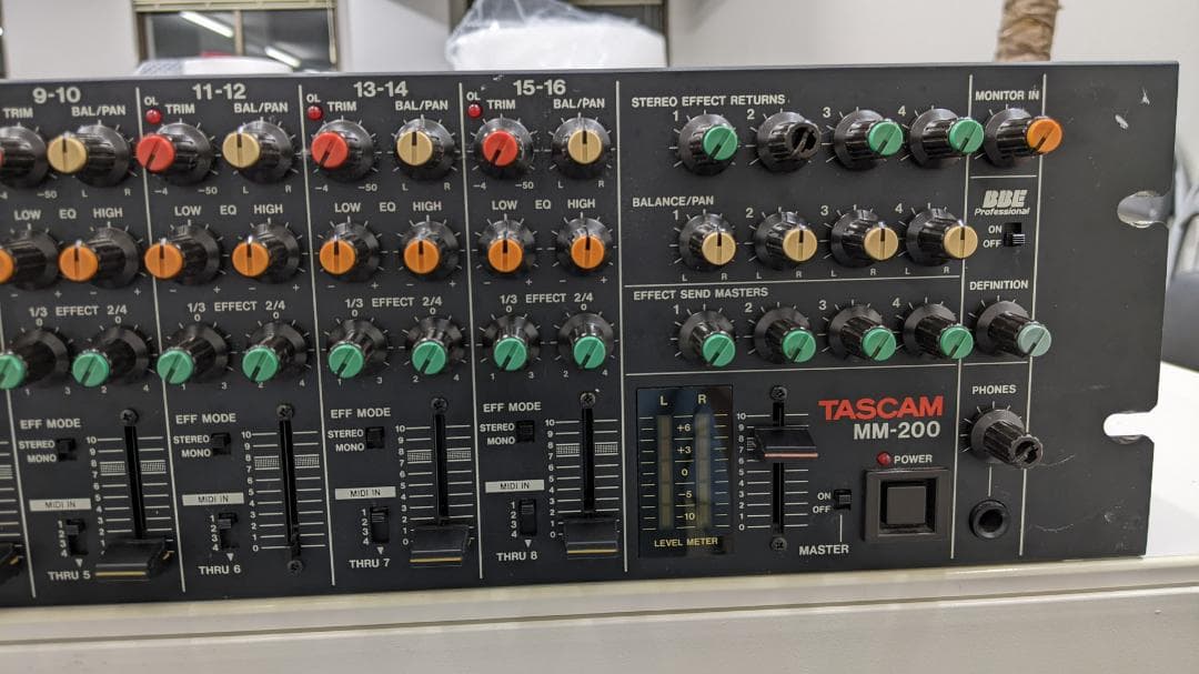 TASCAM タスカム MM-200 アナログミキサー ステレオ8チャンネル