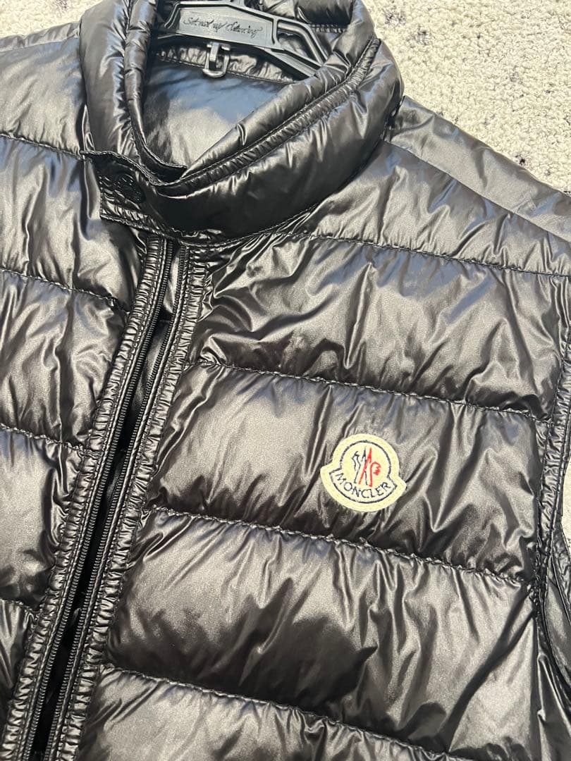 Moncler 黒 ダウンベスト