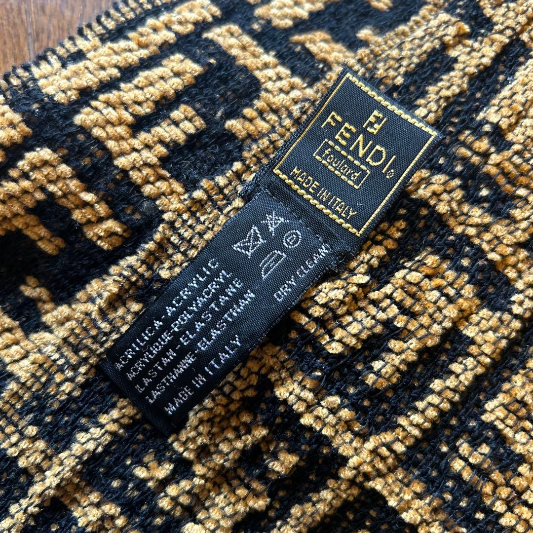 ま*ん様 FENDI マフラー