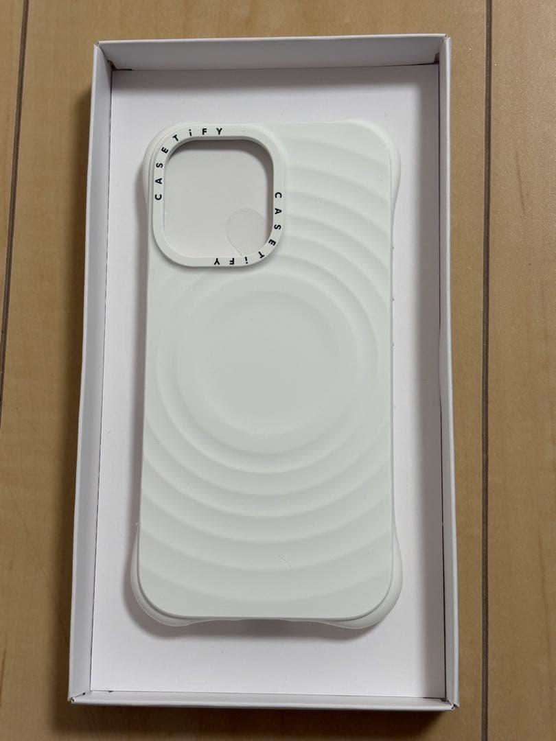 【完売品】Casetify ウェーブシリコン　iPhone16 ホワイト　新品
