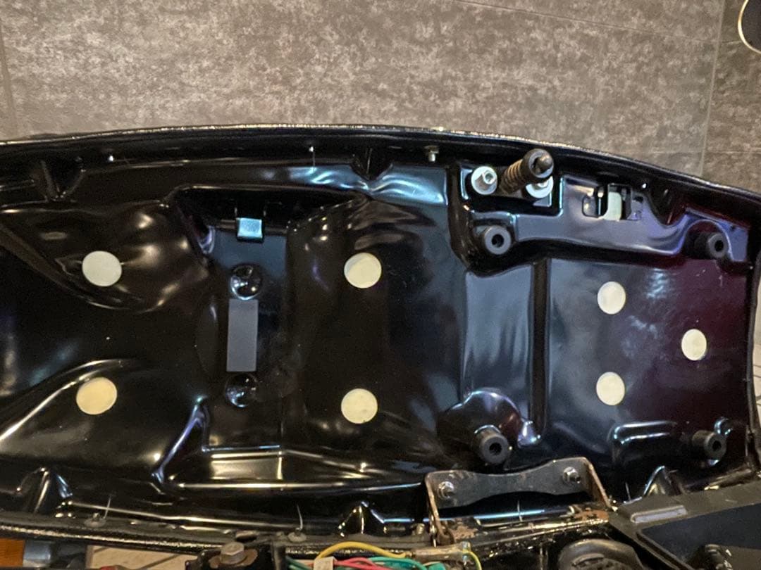 CB400f シート ヨンフォア　タックロール