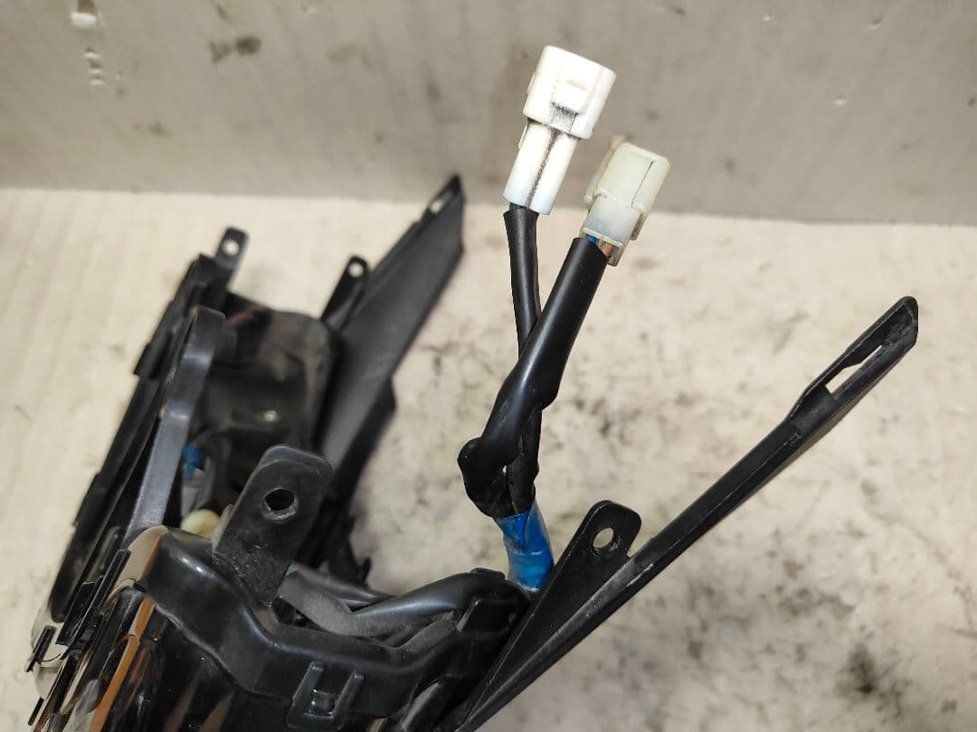 4型前期後期 シグナスX 純正テールランプ アンダーカバー付き