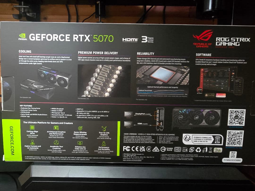 グラフィックボード・グラボ・ビデオカード ASUS ROG STRIX GEFORCE RTX 5070 OC 12GB