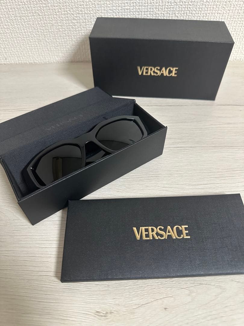 VERSACE ブラック メドゥーサ ビジー サングラス