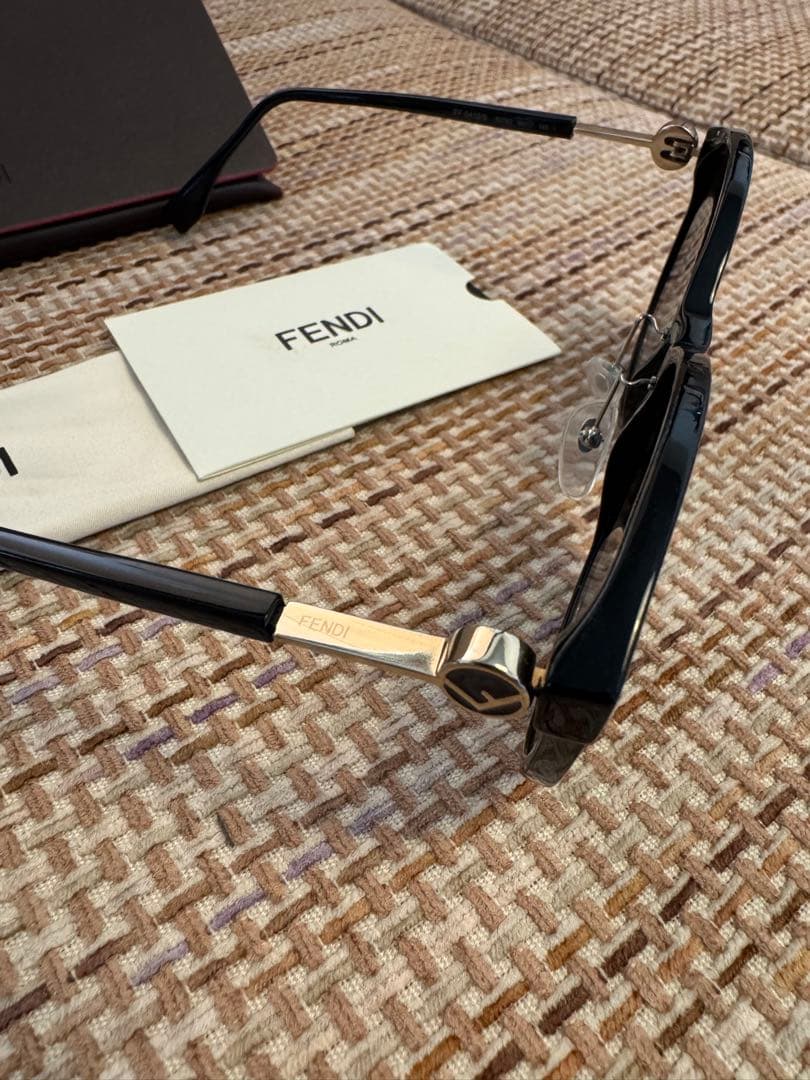 新品未使用FENDI ブラック サングラス