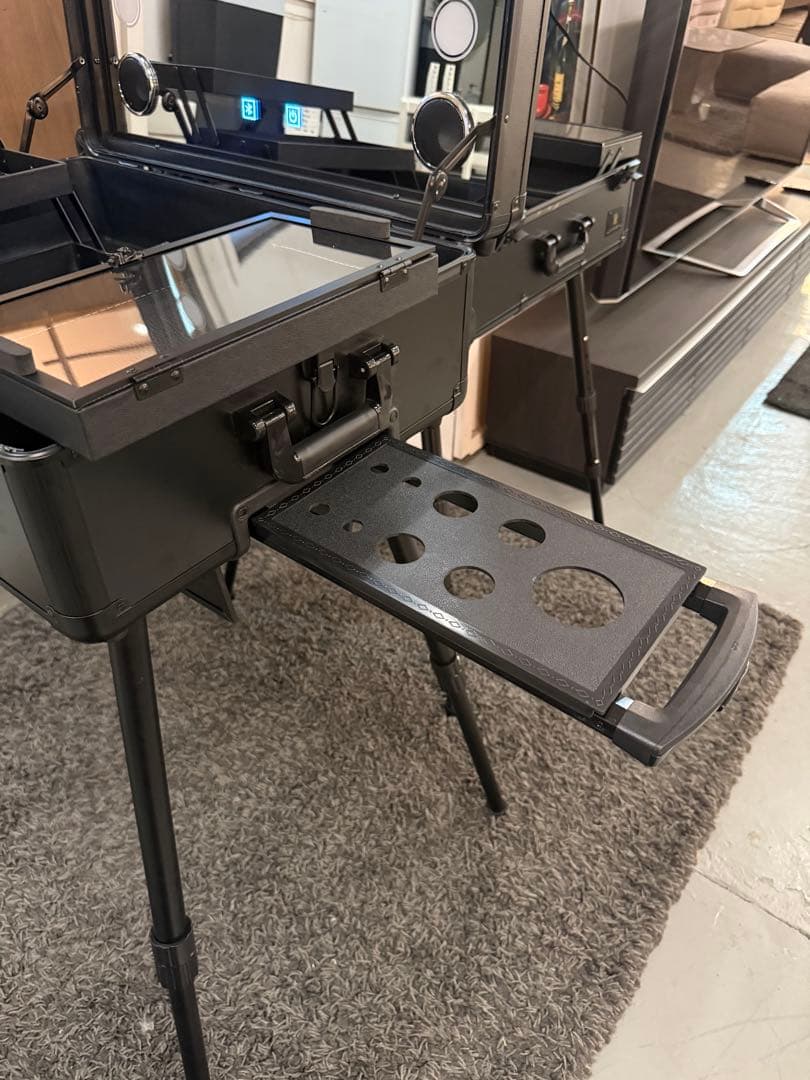 プロ用メイクボックス　ドレッサー　スーツケース　スピーカー付