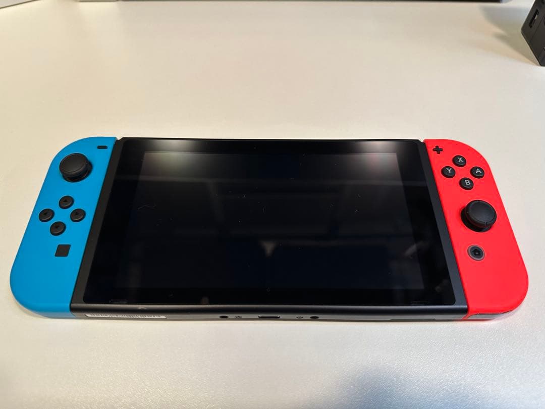 Nintendo Switch本体とおまけのProコントローラー