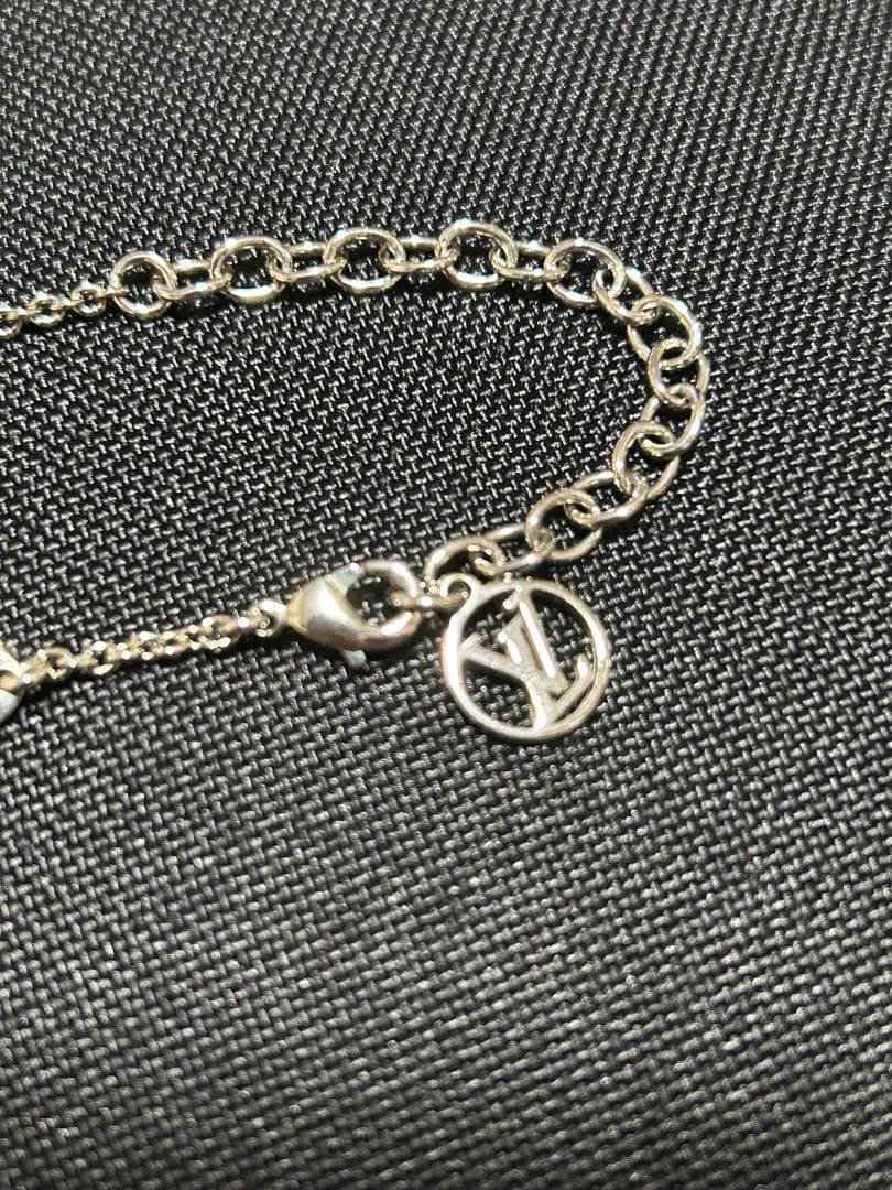 VUITTON エセンシャルV