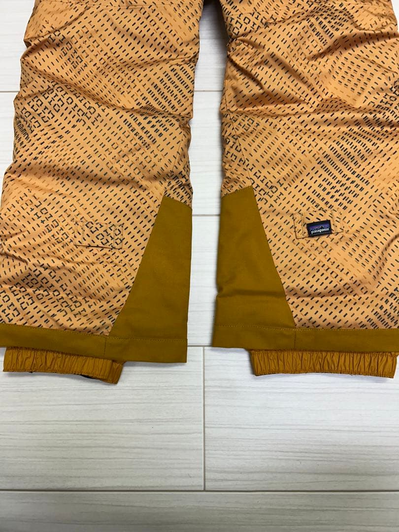 パタゴニアキッズS　スキースノーボードウェア