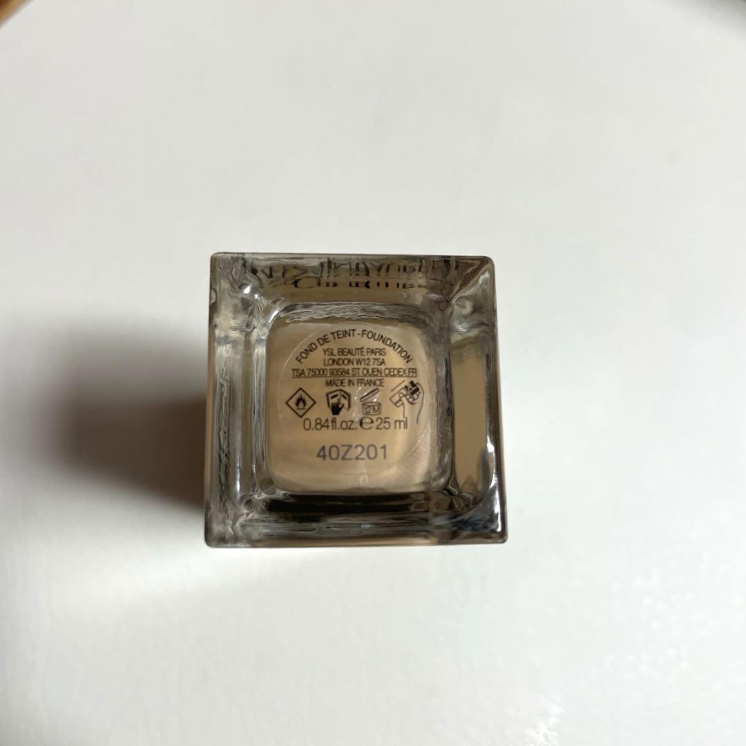 オールアワーズ リキッド グロウ　LC4 ピンクよりのやや明るい肌色　ファンデ