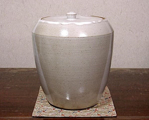 清山窯　金子 清 作　藁灰釉　水指　無傷　共箱　保証。