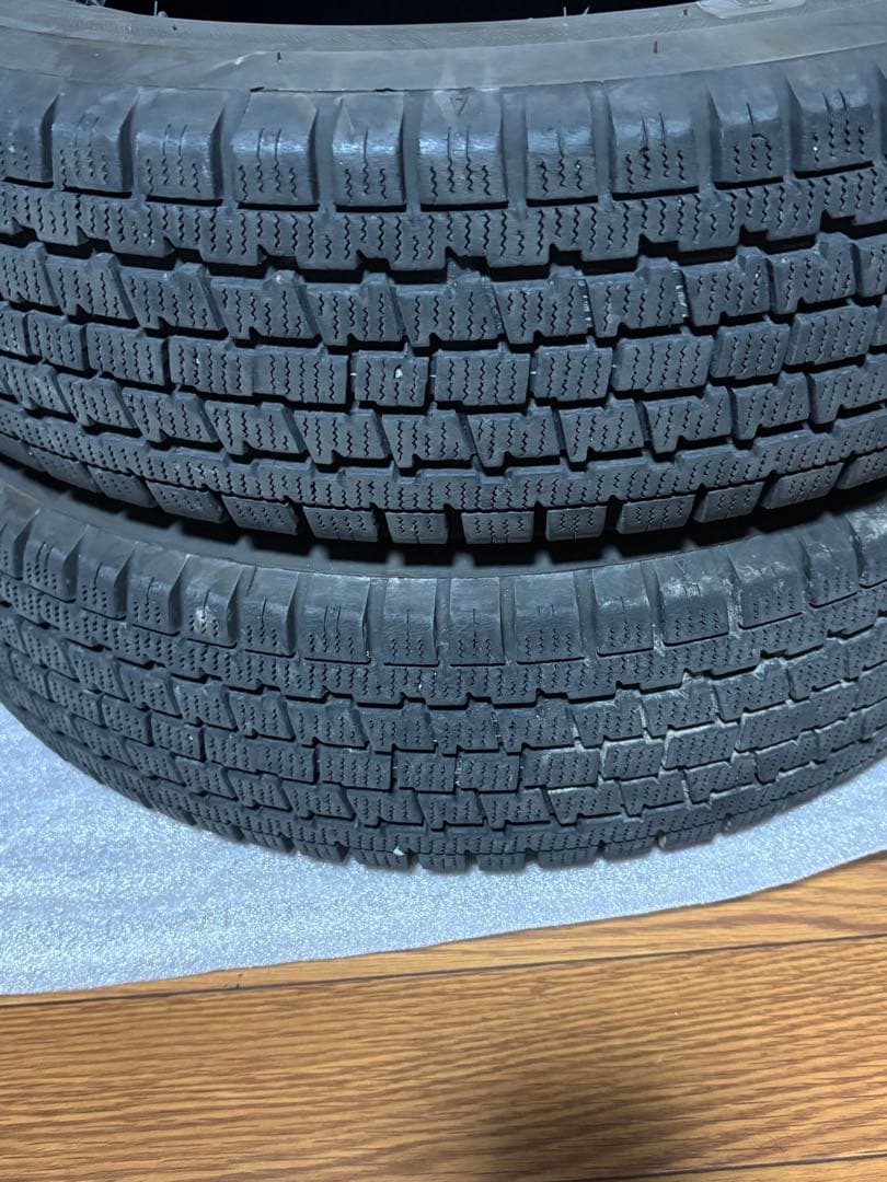 スタッドレスタイヤ145R12 LT