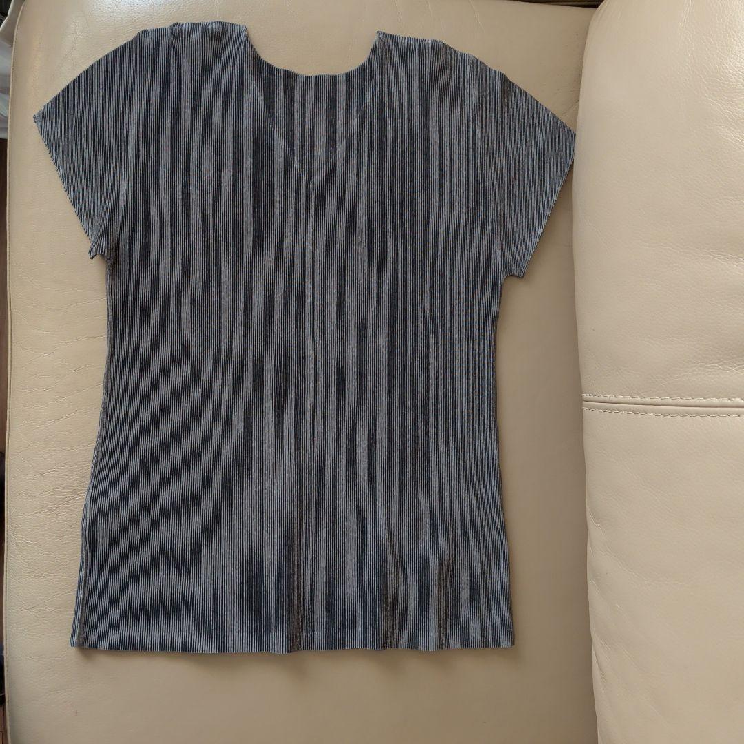 PLEATS PLEASE グレー Vネック 半袖Tシャツ