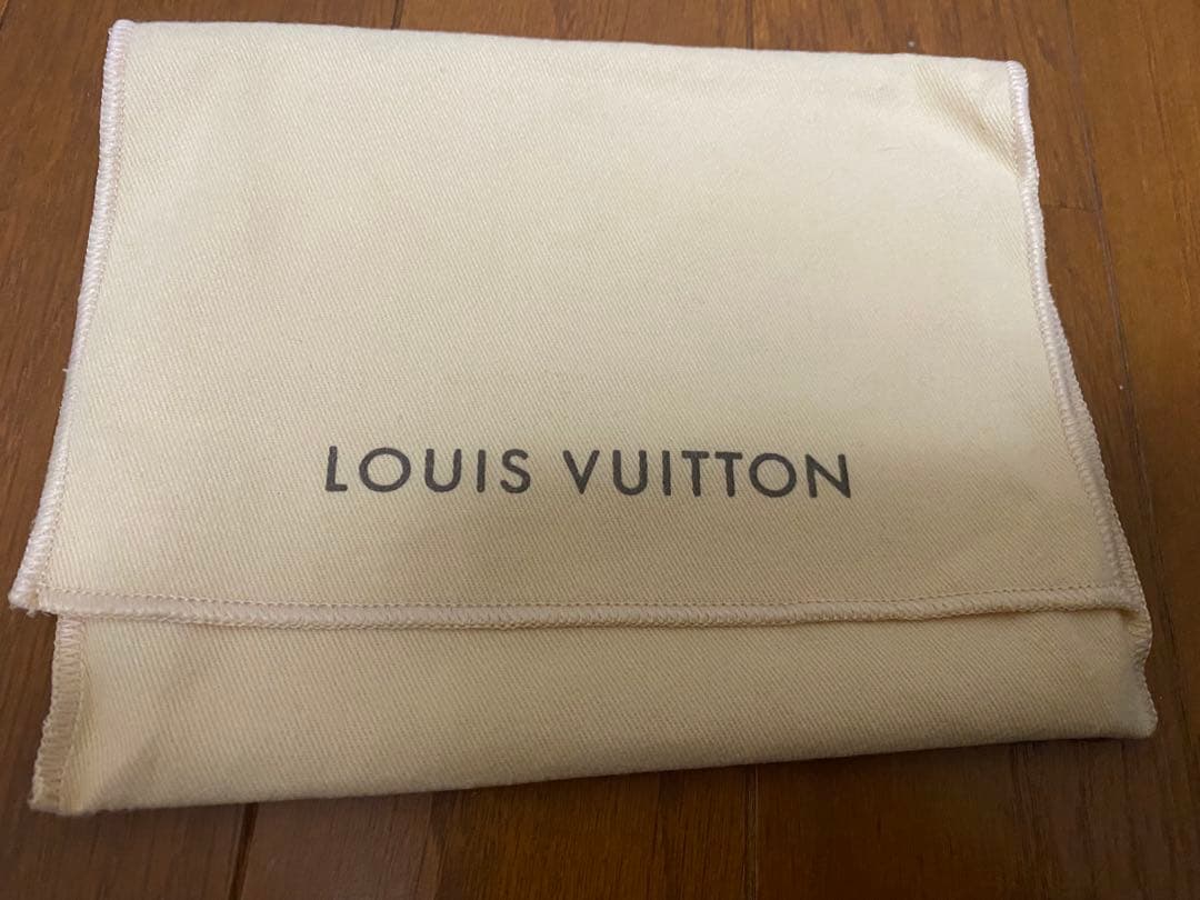Vuitton ヴィトン　エピ　カシス　財布　がま口　ヴィエノワ