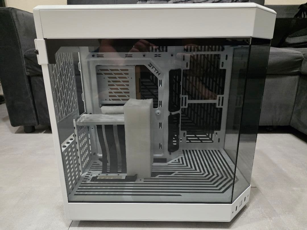 PCケース(自作PC用) HYTE Y60  White