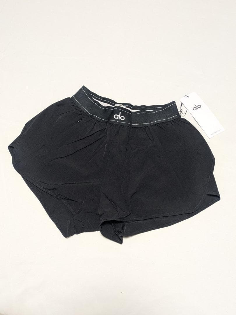 Alo yoga match poInt short 黒 Mサイズ