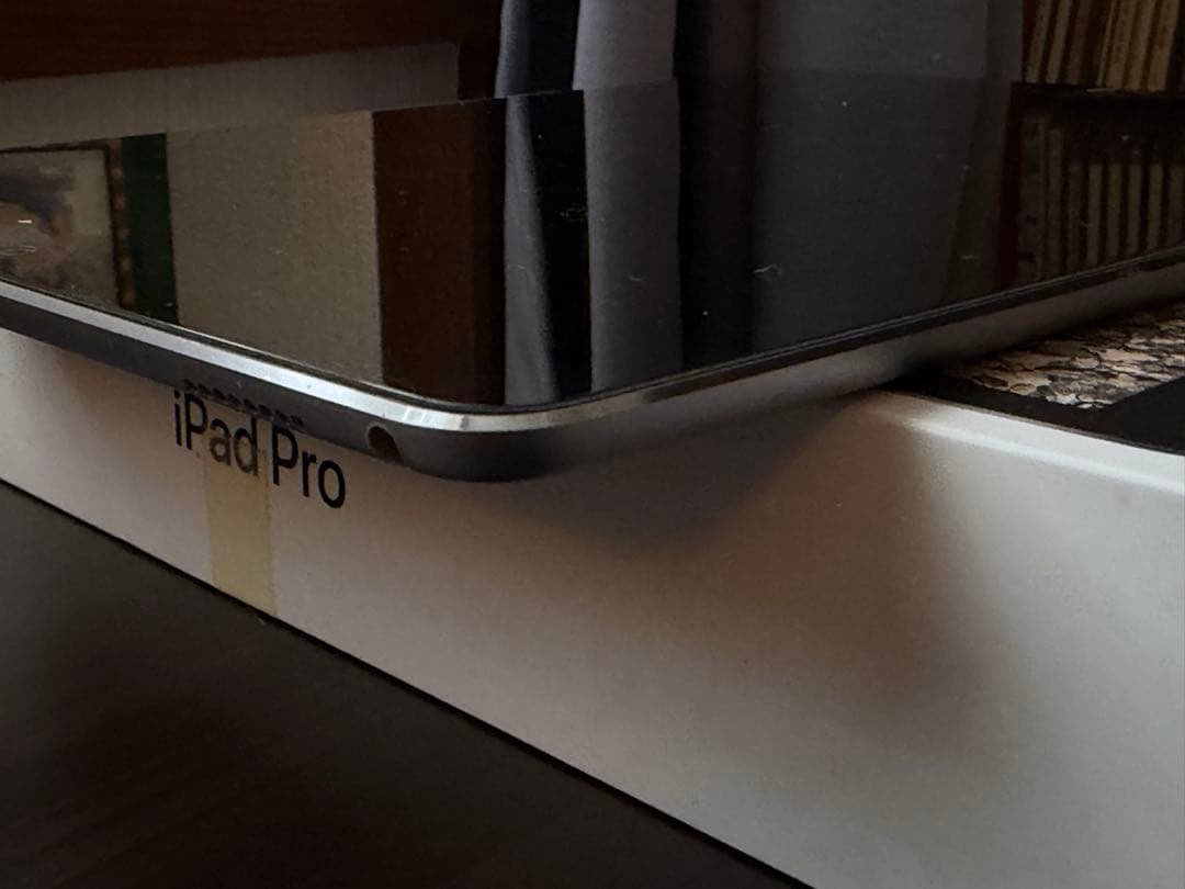 【中古】iPad Pro 10.5 wifiモデル256G 本体 充電器付き