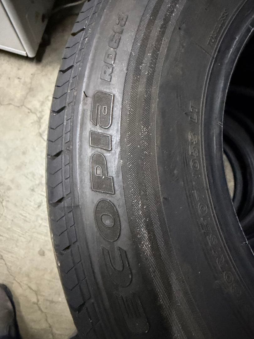 手渡しのみ195/80R15 15インチ　107/105S 4本