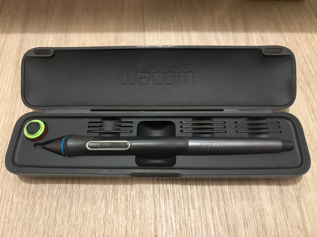 液タブ・ペンタブ WACOM DTK-2200/K Cintiq 22HD