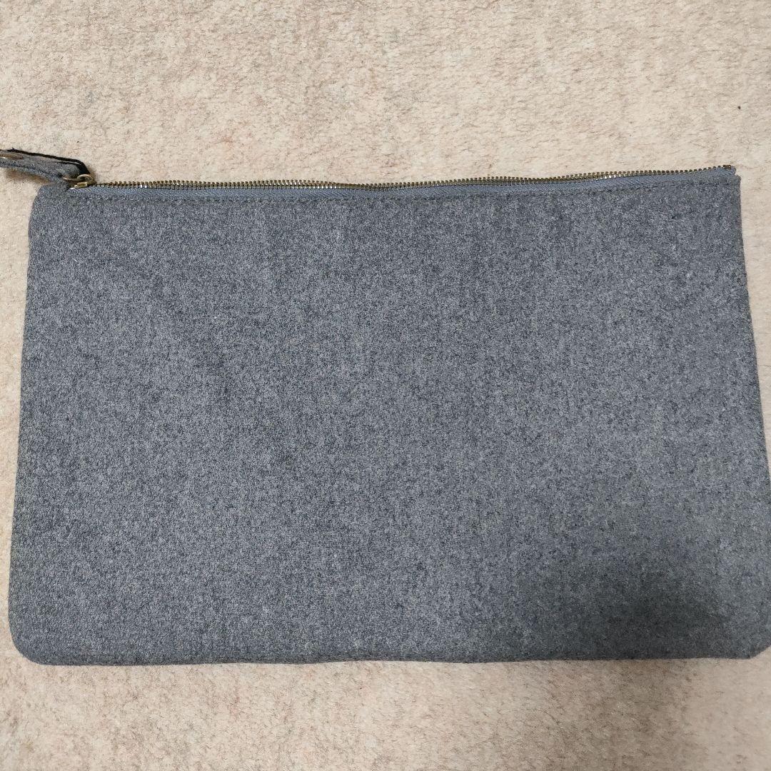 コンランショップ　グレー ストライプ クラッチバッグiPadケース等約34cm