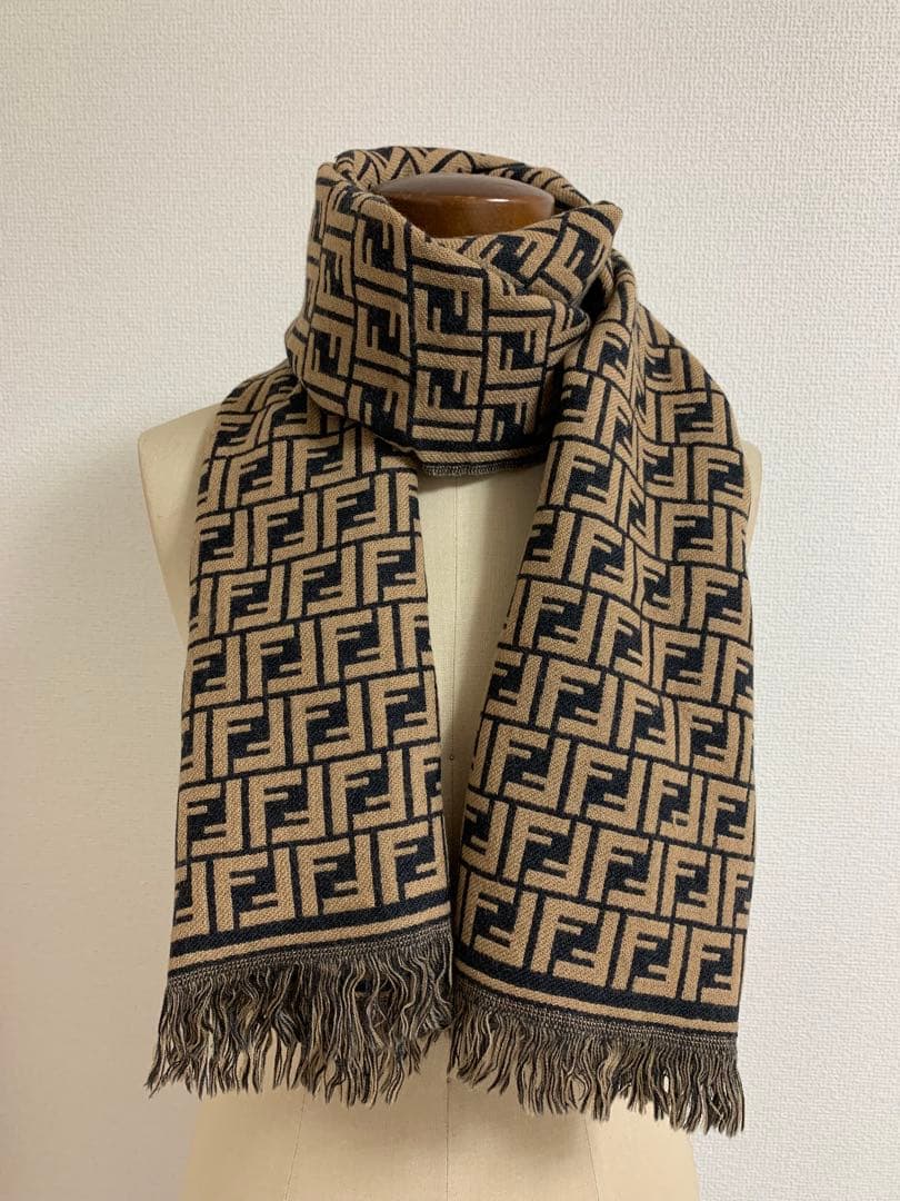 chhhne様 FENDI ズッカ柄 マフラー ストール 総ロゴ イタリア製