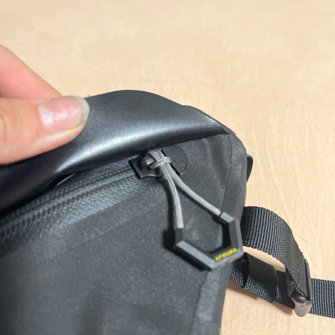 APIDURA 防水スリムバッグ