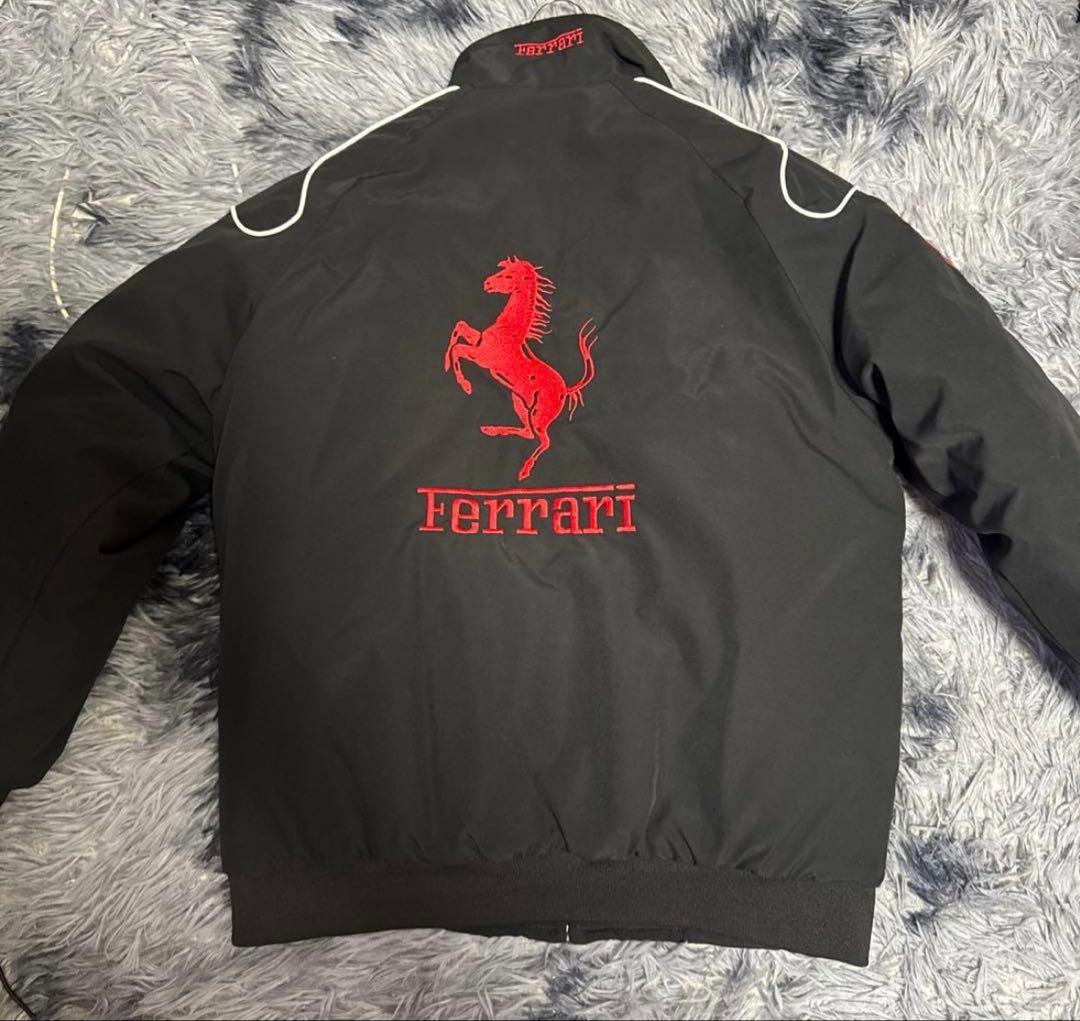 Ferrari ジャンパー 黒 短丈　中綿　キルティング レーシングジャケット