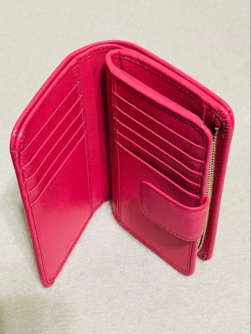 良品♡PRADA二つ折り財布