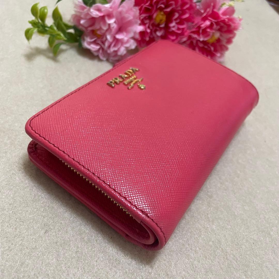 良品♡PRADA二つ折り財布