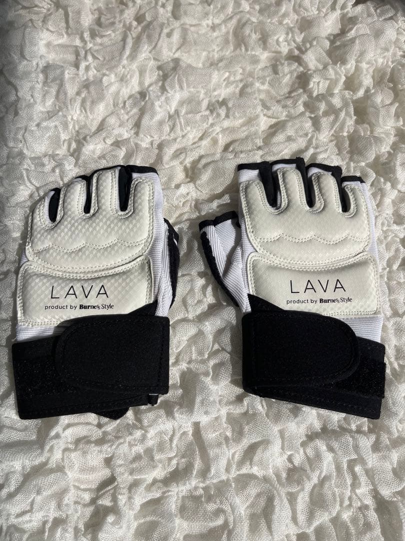 【期間限定価格】LAVA ボクシンググローブ Sサイズ ホワイト/ブラック