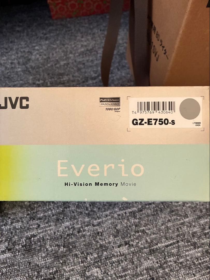 ジョージまん　　JVC ビデオカメラ GZ-E750-s EVERIO