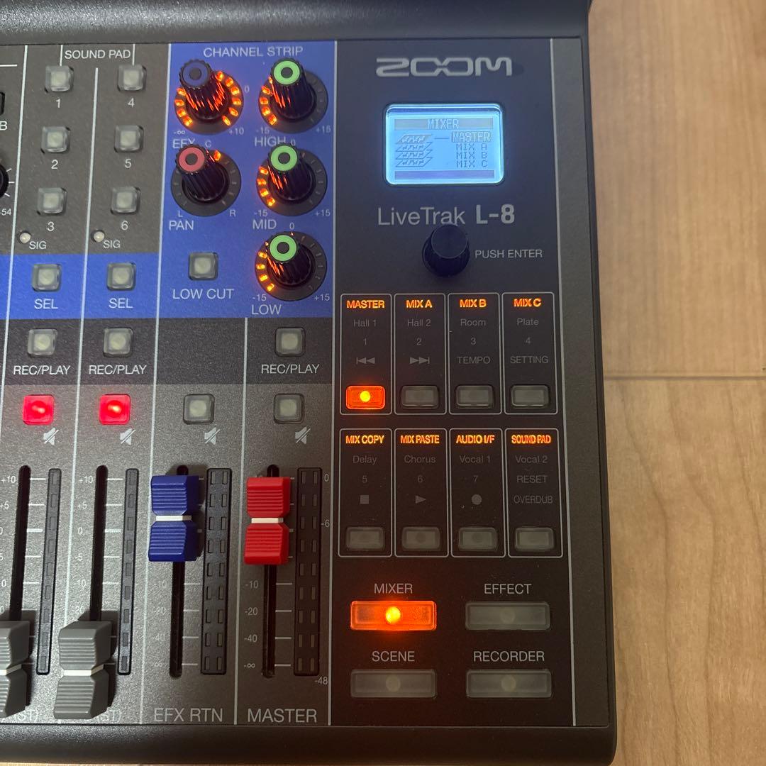 ZOOM LiveTrak L-8 デジタルミキサー【純正ケース付き】