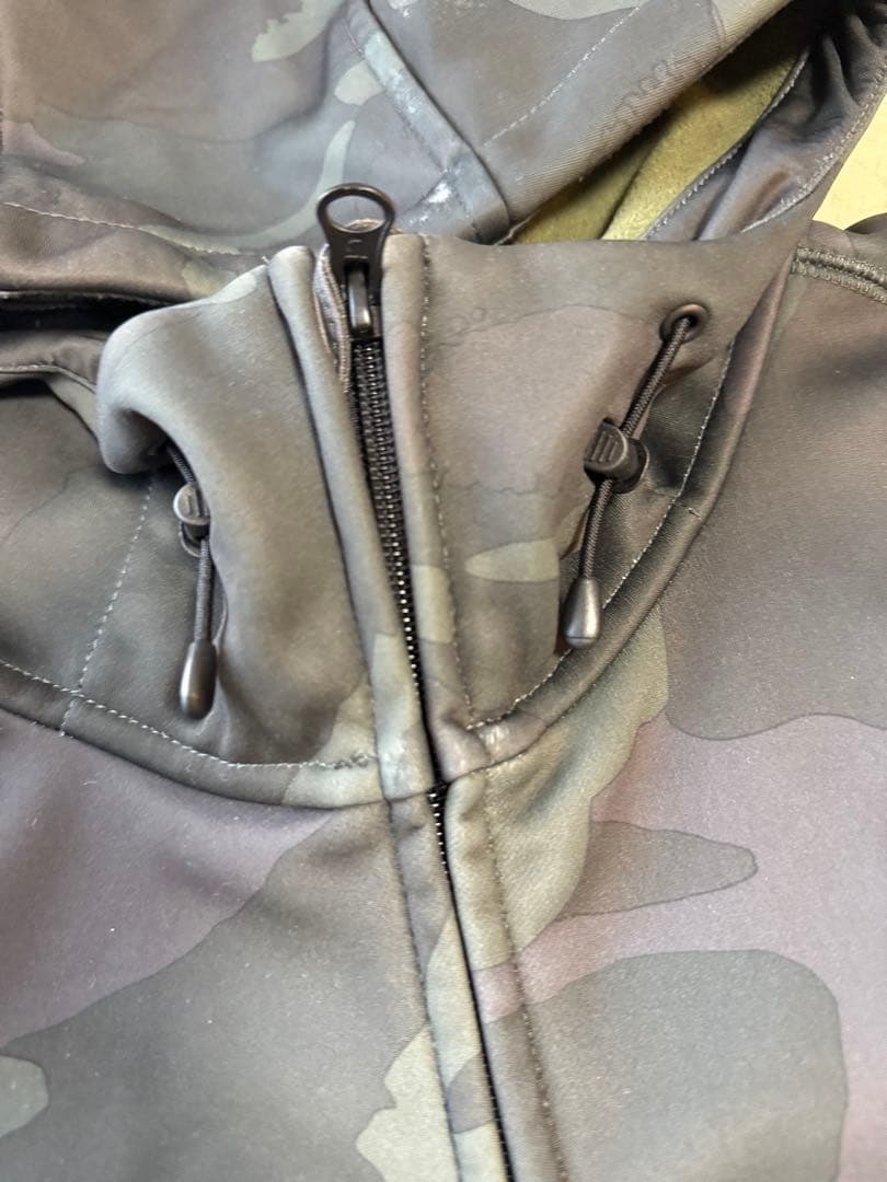 ⭐️超美品⭐️BURTON 防水パーカー 迷彩柄 スノーボードウエア 裏起毛 XL