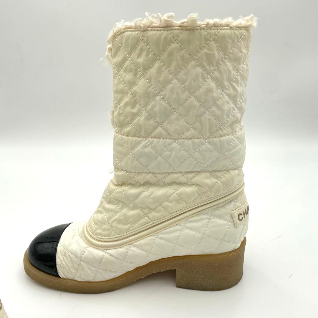人気モデル✨CHANEL ターンロック　ブーツ　ムートン　アイボリー　マトラッセ