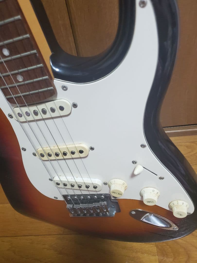 FERNANDES ストラトキャスタータイプエレキギターサンバーストケース付