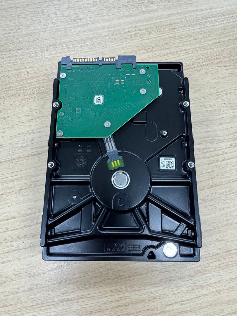 Seagate IRONWOLF 2000GB HDD（未使用に近い商品)