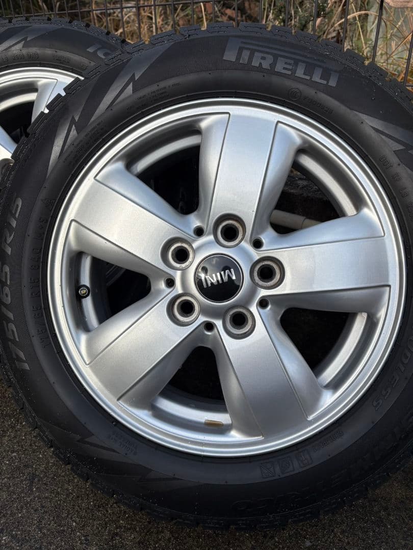 【専用です購入不可】Pirelli スタッドレス 165/65 R15