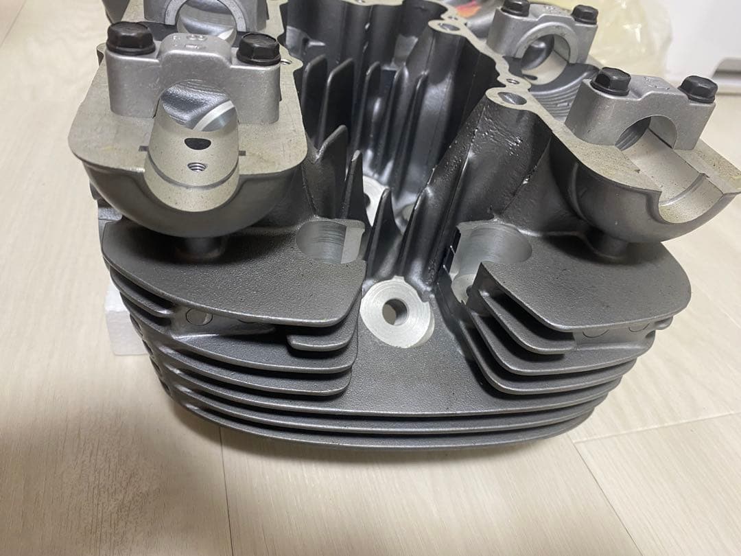 ゼファー750純正シリンダーヘッド新品未使用