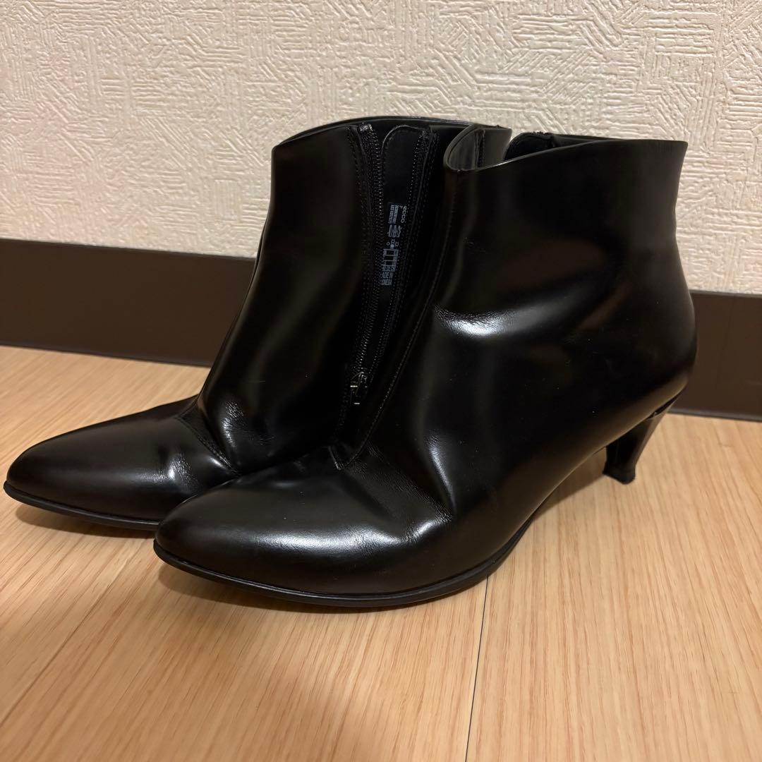 【美品】ecco ブラック ポインテッドトゥ ショート ブーツ