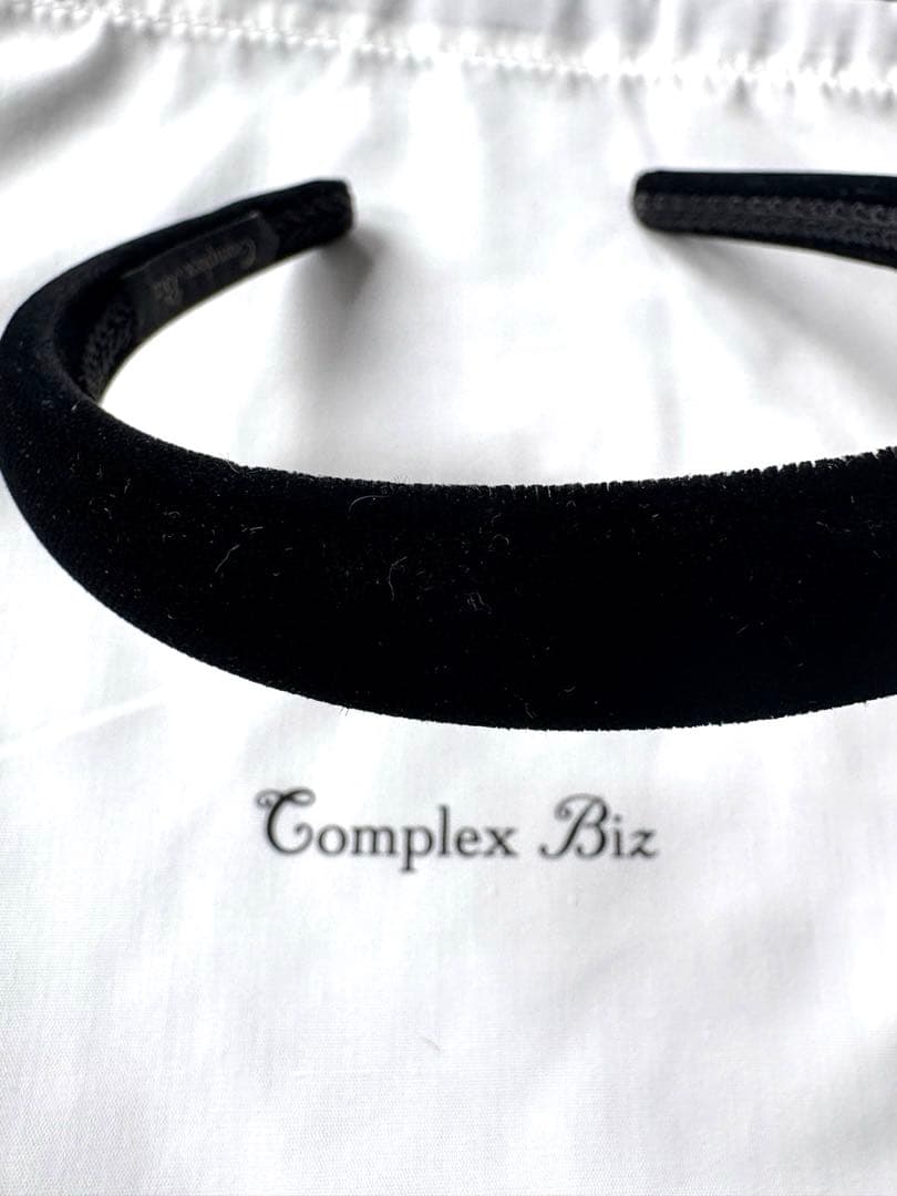 コンプレックス・ビズ（Complex Biz）ブラックベルベット製カチューシャ