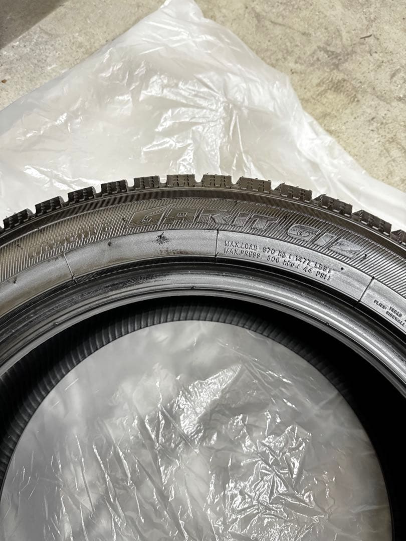 TOYO OBSERVE GIZ2 215/55R17 スタッドレス　タイヤ
