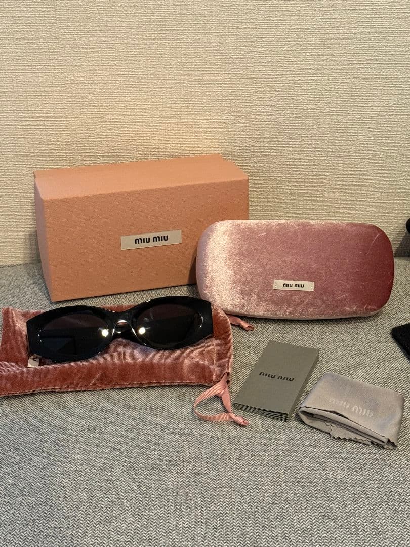 MIU MIU ミュウミュウ グリンプス サングラス SMU 11W