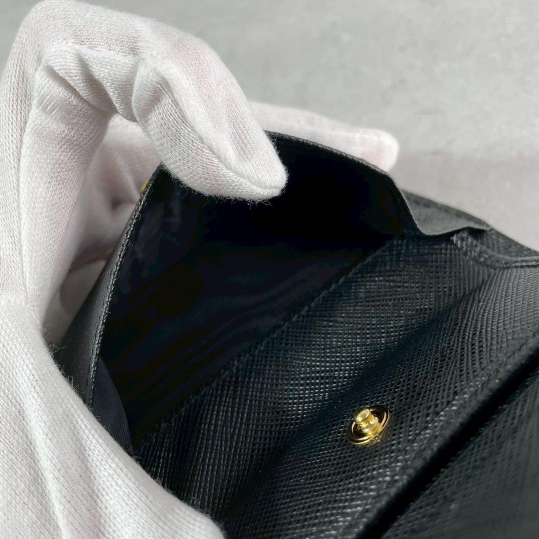 新品未使用 近年 プラダ PRADA エンボスロゴ 財布 サフィアーノレザー 黒