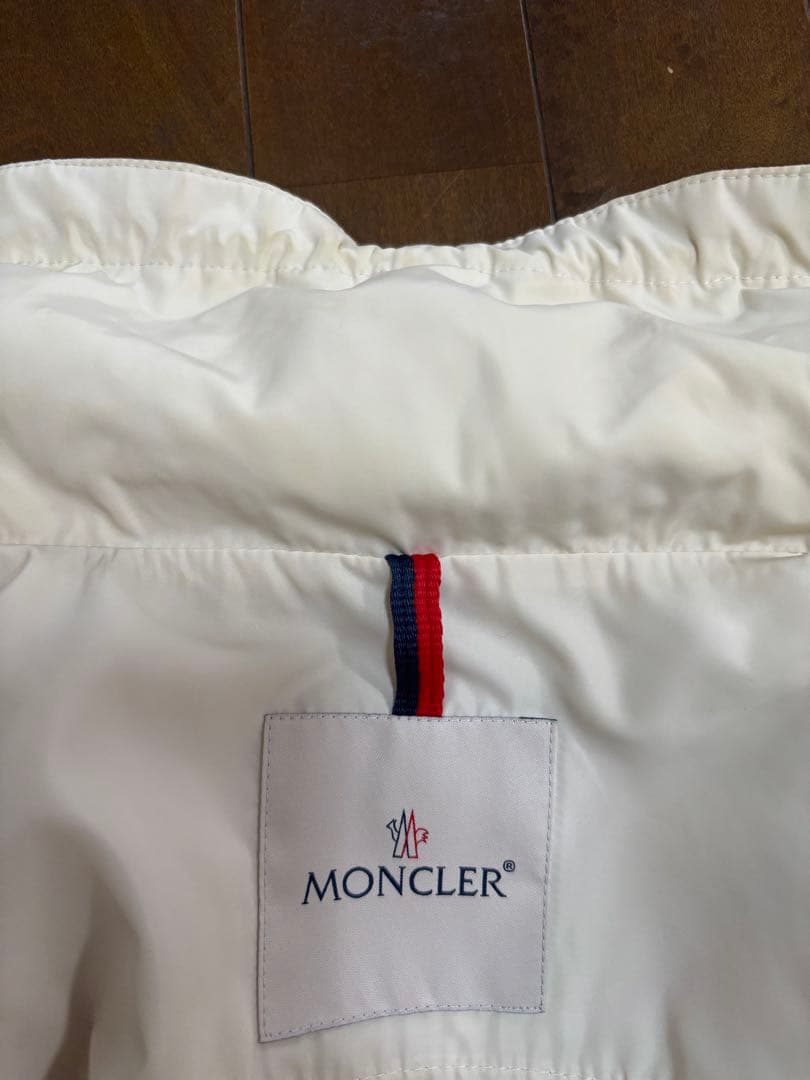 MONCLER フード付きホワイトジャケット